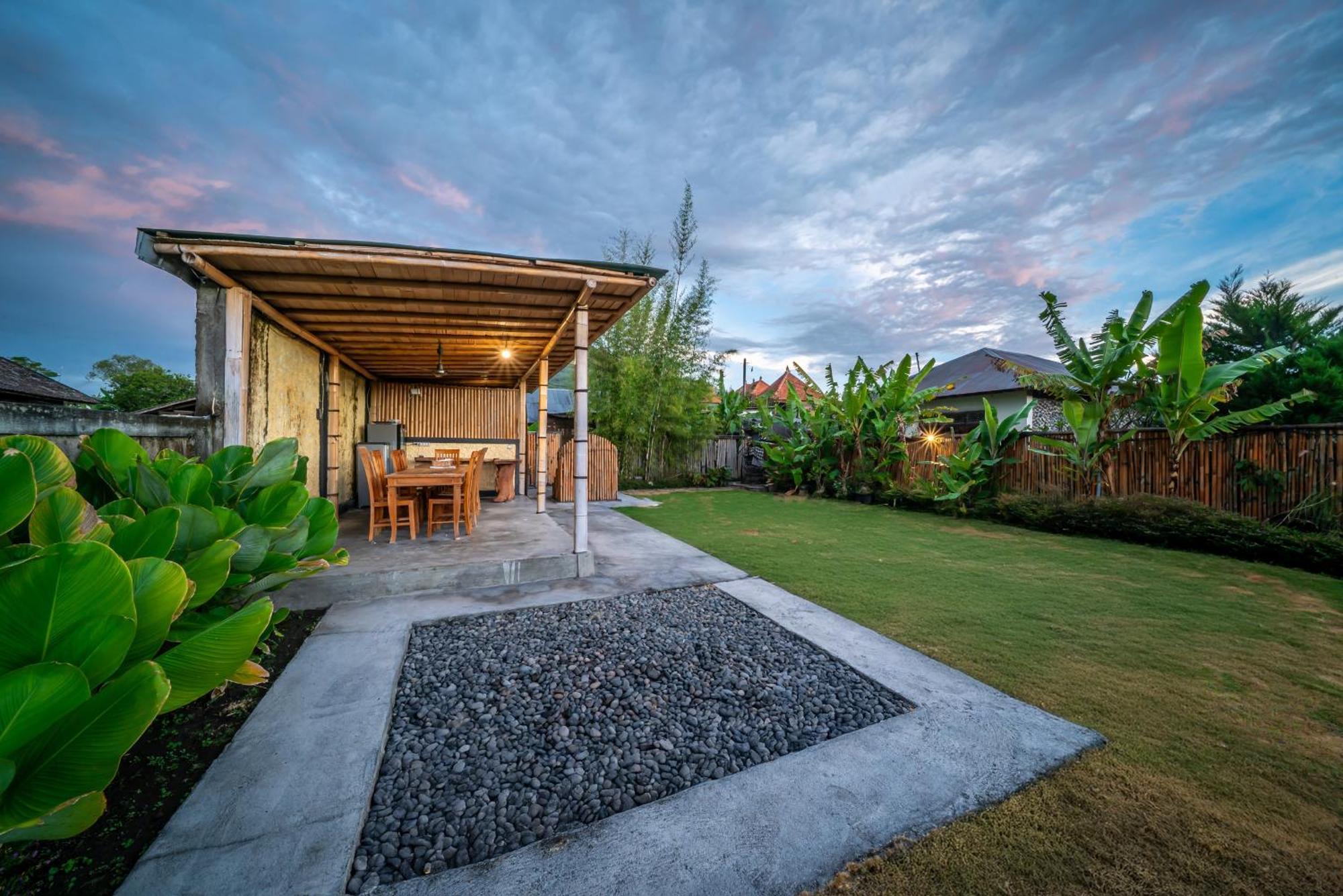 Tegal Bamboo Cottages & Private Hot Spring Baturaja  Exterior foto