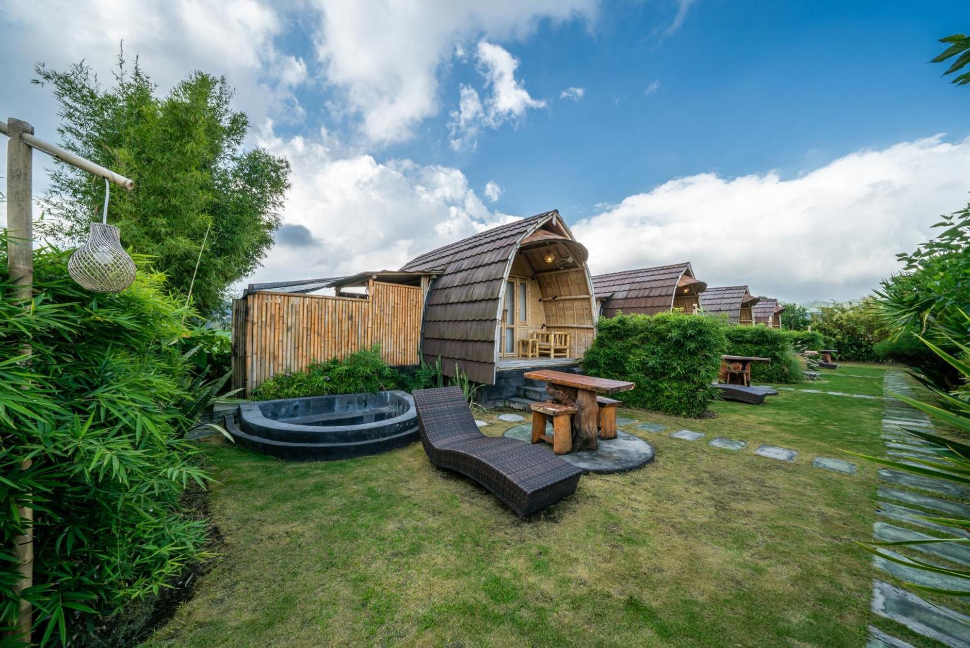 Tegal Bamboo Cottages & Private Hot Spring Baturaja  Exterior foto