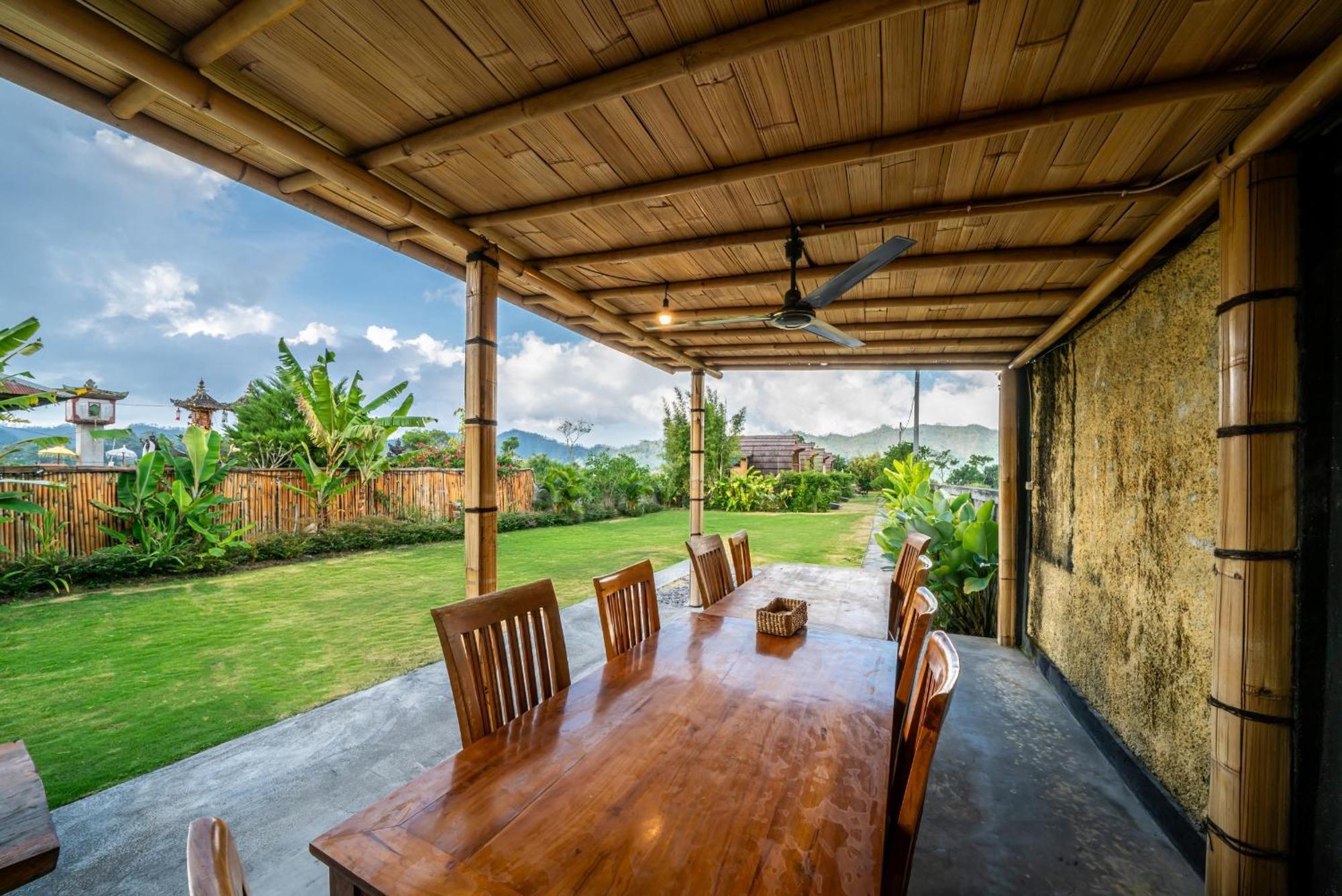 Tegal Bamboo Cottages & Private Hot Spring Baturaja  Exterior foto